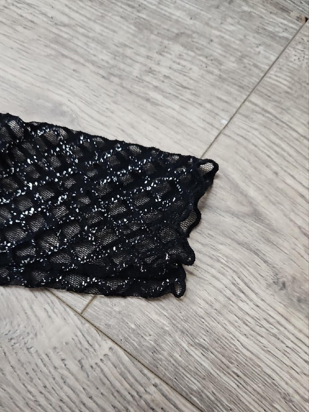 Black Long-Sleeve Lace Crop Top with Tie-Back - Picture 4 of 6